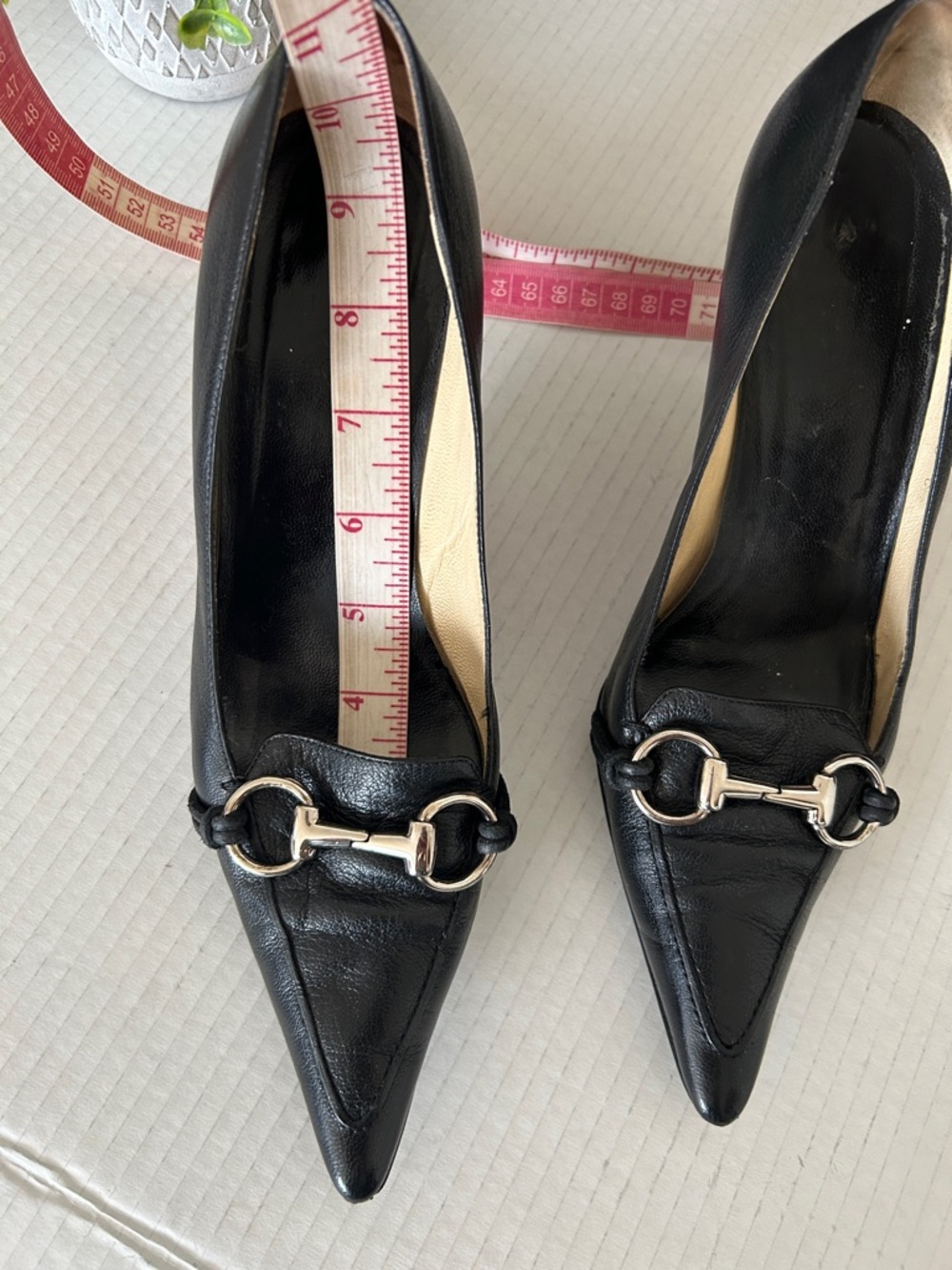 Gucci Black Leather Pointed-Toe Pumps with Silver Horsebit - Picture 11 of 12